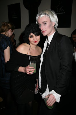 ... Amanda is dressed as Louise...